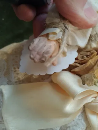 Vecchie bambole in porcellana