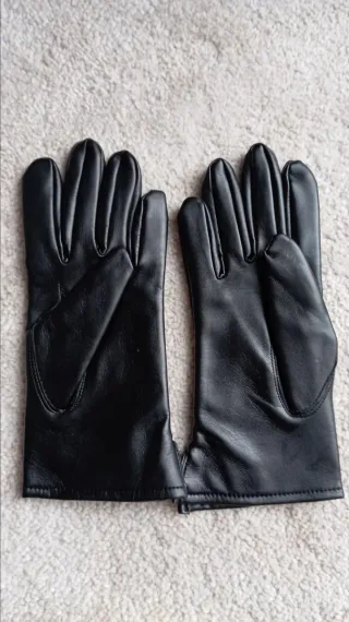 Guantes vintage color negro.
