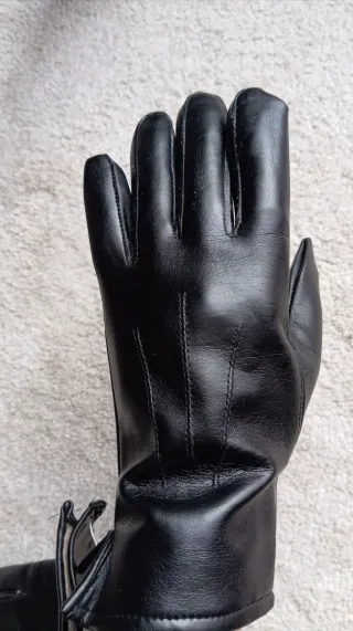 Guantes vintage color negro.