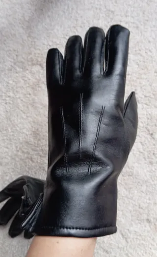 Guantes vintage color negro.