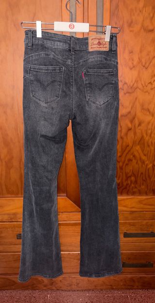 Pantalón vaquero negro flare talla M