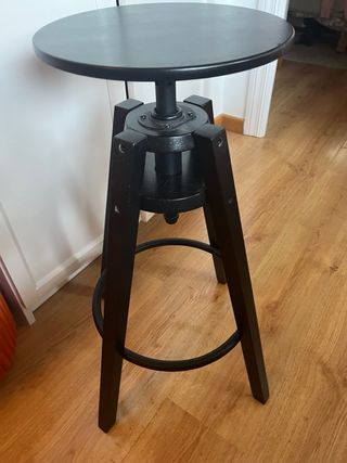 Dos taburetes altos ikea con almohadilla nueva