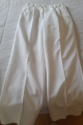 Traje de comunión azul con detalles dorados