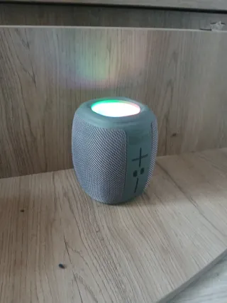 Altavoz Bluetooth gris