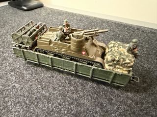 Vagón militar con artillería y figuras