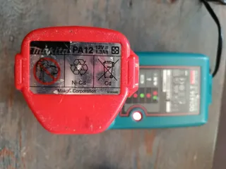 Maletín Makita Taladro Linterna Cargador 12V