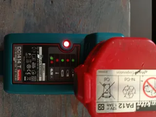 Maletín Makita Taladro Linterna Cargador 12V