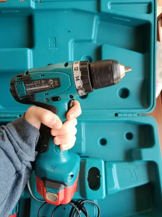 Maletín Makita Taladro Linterna Cargador 12V