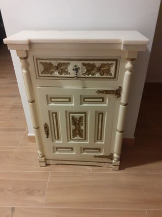 Taquillón madera antiguo crema con mármol