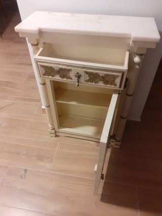 Taquillón madera antiguo crema con mármol