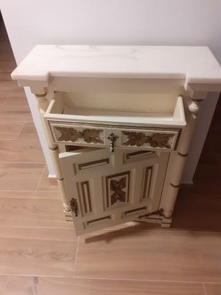 Taquillón madera antiguo crema con mármol