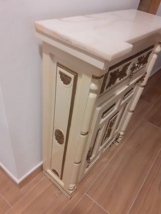 Taquillón madera antiguo crema con mármol