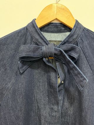 Blusa vaquera con lazada