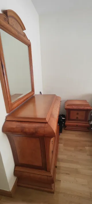 Cómoda y mesillas