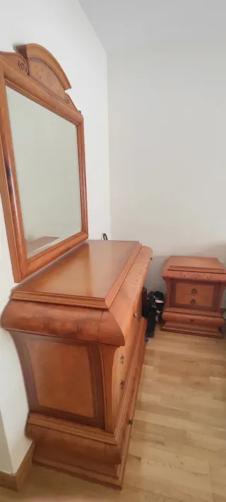 Cómoda y mesillas