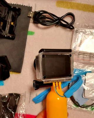 Cámara Apeman A77 con funda acuática y accesorios