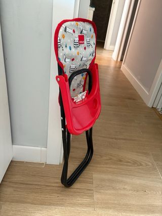 Trona de juguete para muñecos