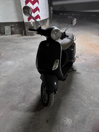 Piaggio Vespa LX 125 Scooter