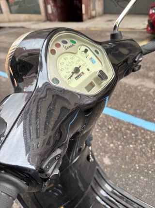 Piaggio Vespa LX 125 Scooter