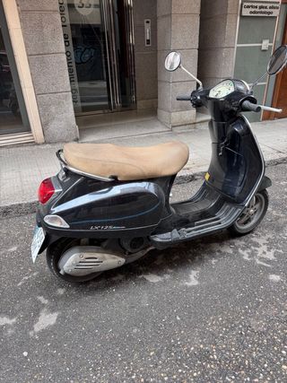 Piaggio Vespa LX 125 Scooter