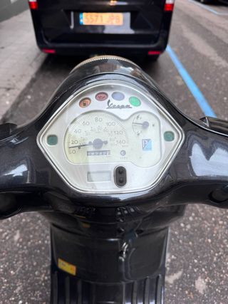 Piaggio Vespa LX 125 Scooter