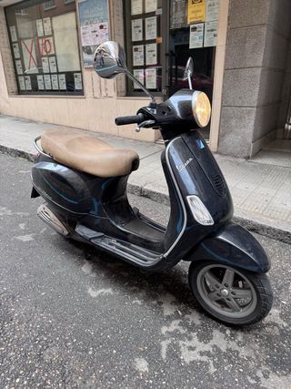 Piaggio Vespa LX 125 Scooter