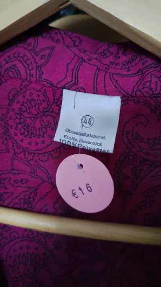 Camisa vintage magenta con estampado paisley