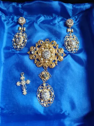 Aderezo fallero dorado con perlas