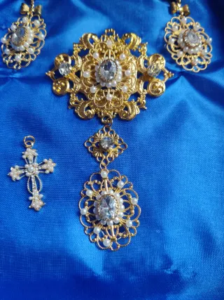 Aderezo fallero dorado con perlas