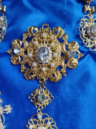 Aderezo fallero dorado con perlas