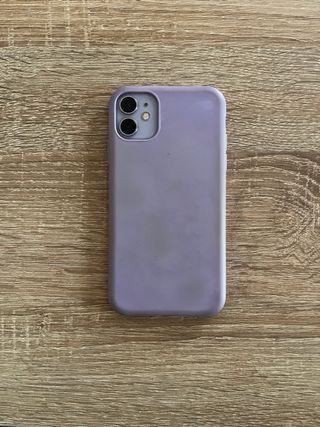 iPhone 11 con pantalla agrietada