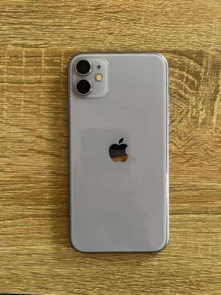 iPhone 11 con pantalla agrietada