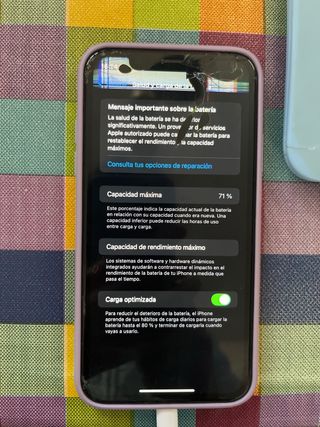 iPhone 11 con pantalla agrietada