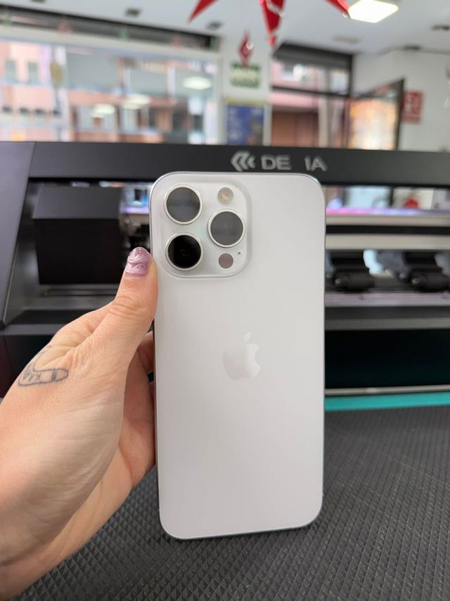 IPHONE 16 PRO MAX 256GB COMO NUEVO