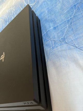 PS4 Pro + 4 Juegos