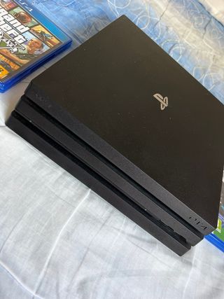 PS4 Pro + 4 Juegos
