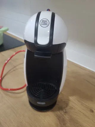 Cafetera Dolce Gusto Blanca y Negra