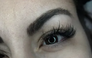 Extensiones de pestañas 4D con espigas