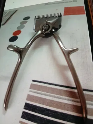 Máquina de cortar pelo antigua