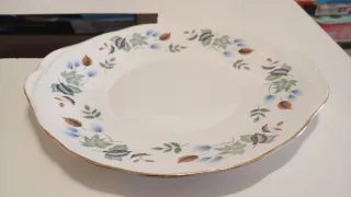 BONITO PLATO PARA PASTELES CON ASAS COLCLOUGH