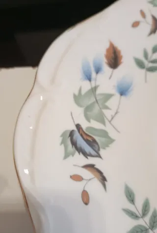 BONITO PLATO PARA PASTELES CON ASAS COLCLOUGH