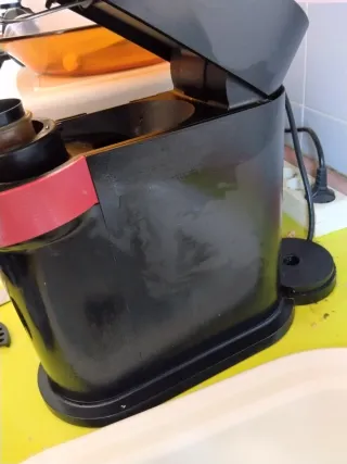 Cafetera Nespresso Vertuo Next Roja