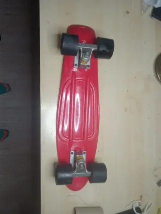 Monopatín rojo para principiantes
