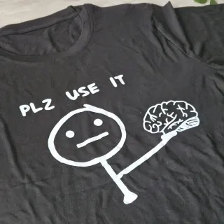 T-shirt simpatica con stampa cervello