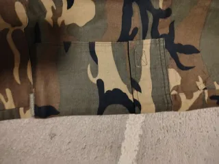 Pantalón militar Decathlon camuflaje
