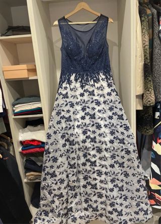 Vestido largo azul y blanco