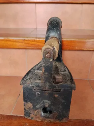 Plancha de carbón antigua