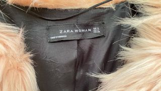 Abrigo pelo rosa Zara