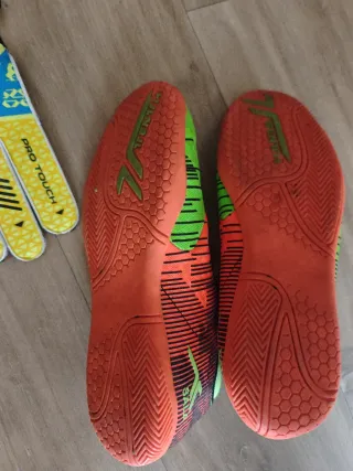 Zapatillas fútbol y guantes portero