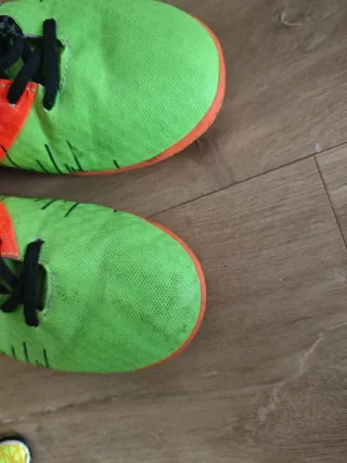 Zapatillas fútbol y guantes portero